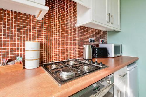 2 Bedroom Victorian Apartment in seaside town in Бернтісленд