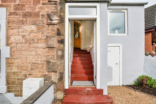 2 Bedroom Victorian Apartment in seaside town in Бернтісленд