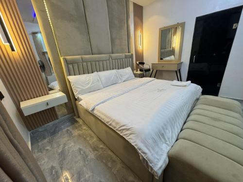 Dejuks Hotel & Resort Serviced Apartments in อะคูร์