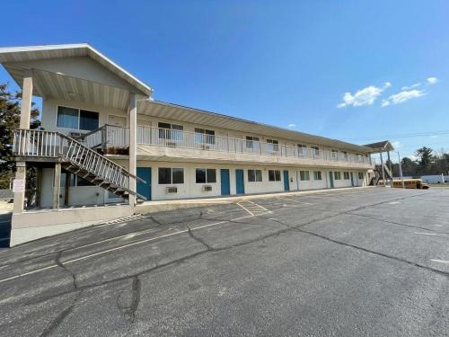 Unit 1 - Stand Rock Studios in Wisconsin Dells, USA