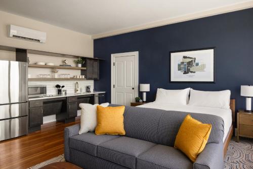 The Courier Hotel - image 3