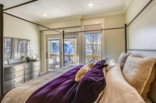 Cozy Boston Condo Near T - image 3