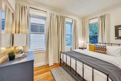 Stylish Boston Renovation Near T - image 8