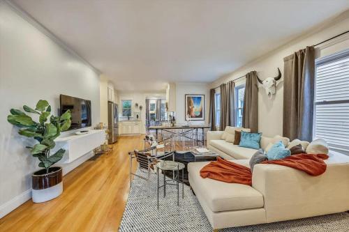 Stylish Boston Renovation Near T - image 5