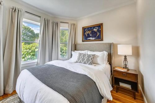 Stylish Boston Renovation Near T - image 2