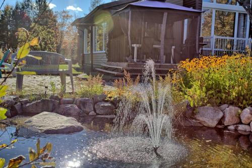 Kert, Chalet nature et famille avec Accès privé au lac à 2 minutes du Village Valcartier (Chalet nature et famille avec Acces prive au lac a 2 minutes du Village Valcartier) in Saint-Gabriel-de-Valcartier (QC)