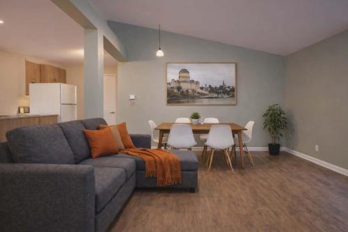 Chalet nature et famille avec Accès privé au lac à 2 minutes du Village Valcartier (Chalet nature et famille avec Acces prive au lac a 2 minutes du Village Valcartier) in Saint-Gabriel-de-Valcartier (QC)