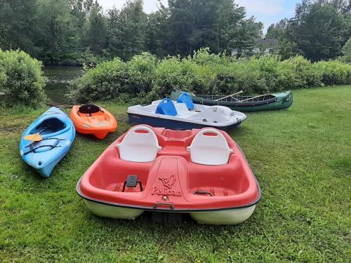 Kenu, Chalet nature et famille avec Accès privé au lac à 2 minutes du Village Valcartier (Chalet nature et famille avec Acces prive au lac a 2 minutes du Village Valcartier) in Saint-Gabriel-de-Valcartier (QC)