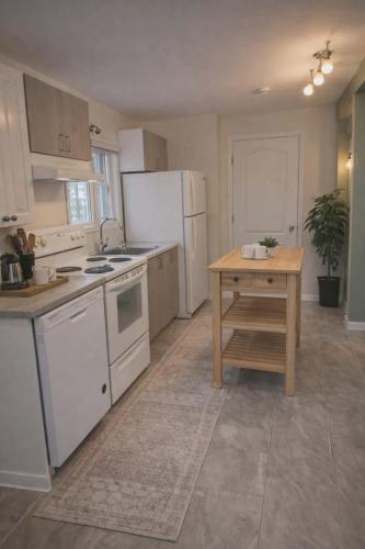 Chalet nature et famille avec Accès privé au lac à 2 minutes du Village Valcartier (Chalet nature et famille avec Acces prive au lac a 2 minutes du Village Valcartier) in Saint-Gabriel-de-Valcartier (QC)