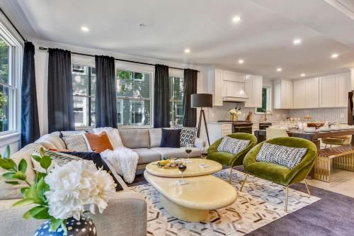 Luxe Boston Condo Near T - image 5