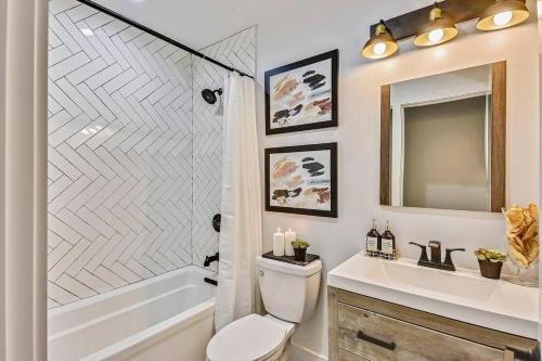 Luxe Boston Condo Near T - image 3