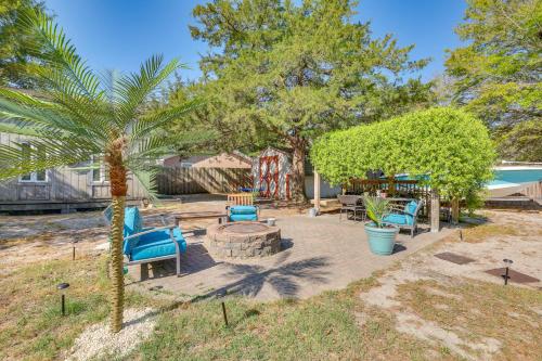 Fenced Yard! Family Getaway 6 Mi to Carolina Beach – khách sạn tại Silver Lake