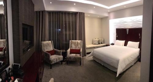 Hotel on Boulevard Room Type - King Room