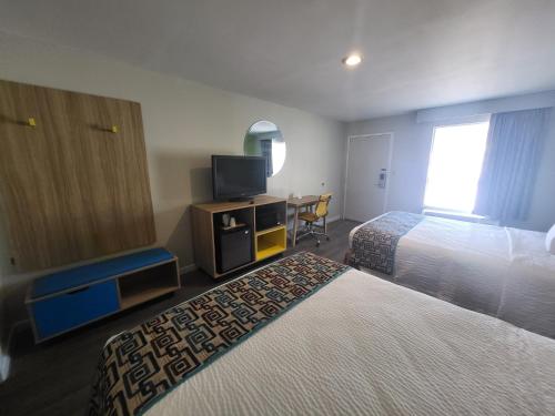 Days Inn by Wyndham Attalla - image 37