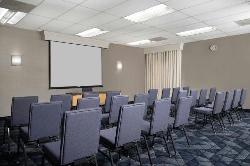 Courtyard by Marriott Albuquerque Airport - image 36
