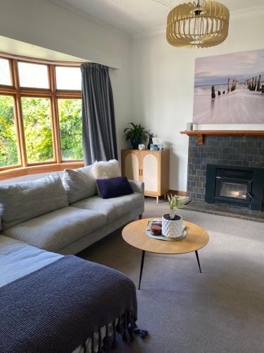 Rose Cottage - Espresso & Charm - 2 Bedroom Home in South Dunedin