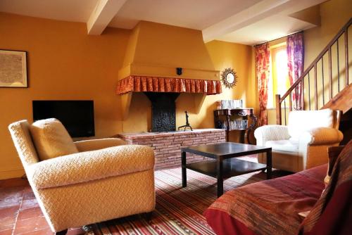 Maison Chérie Artisanal Farmhouse with pool (Maison Cherie Artisanal Farmhouse with pool) in Villarzel-du-Razes