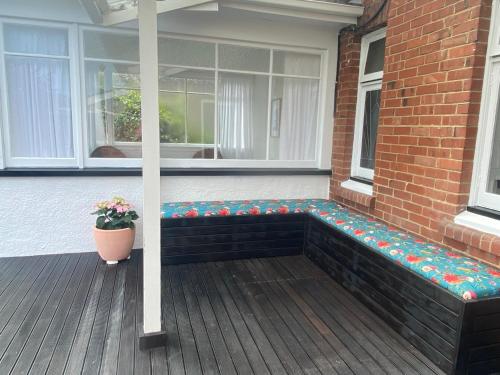 Rose Cottage - Espresso & Charm - 2 Bedroom Home in South Dunedin