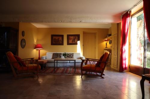 Maison Chérie Artisanal Farmhouse with pool (Maison Cherie Artisanal Farmhouse with pool) in Villarzel-du-Razes