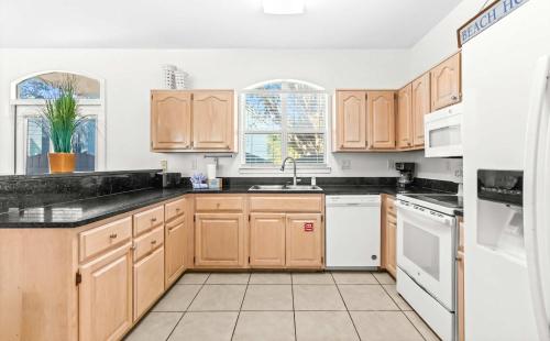 Emerald Shores - image 33