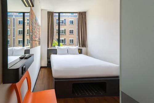 easyHotel Amsterdam City Centre South, Amsterdam