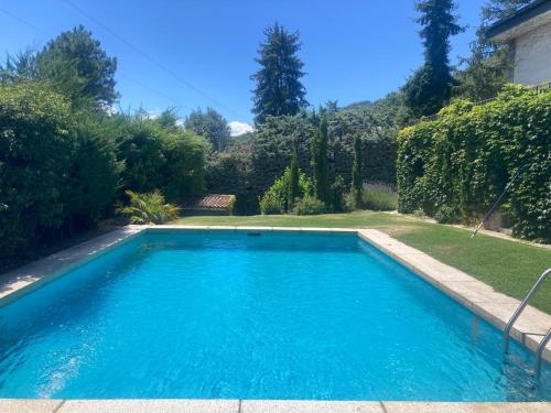 Los Cedros, gran chalet con piscina en Navacerrada in นาวาเซอร์ราดา