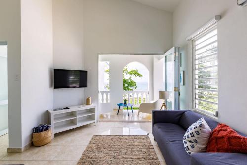 Santorini Views - 2 bedroom suite with breathtaking ocean views in Aguada