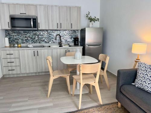 Culebrina Suite - Stunning 1 bedroom Suite steps from the beach in Aguada