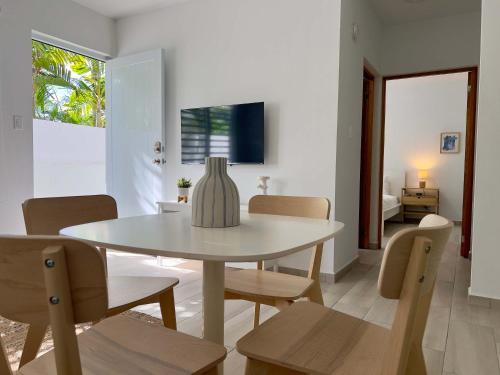 Culebrina Suite - Stunning 1 bedroom Suite steps from the beach in Aguada