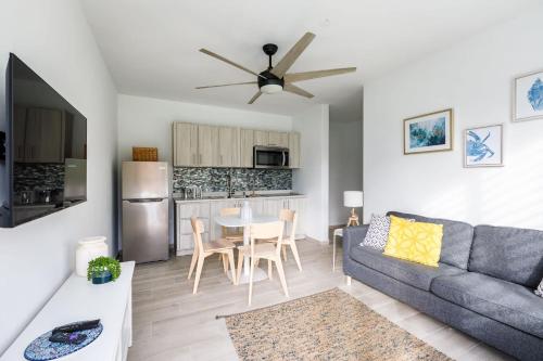 Playa Posita Suite - Stunning 1 bedroom suite steps from the beach - main image