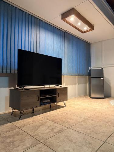 Comfortable Escazu Stay Full Kitchen, 2 Beds in San Antonio