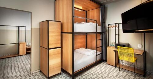 room detail thumbnail 1