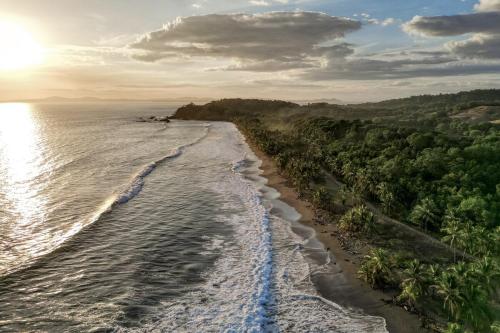 Casa Zola Beachfront Surf Escape in Morrillo in Los Duarte