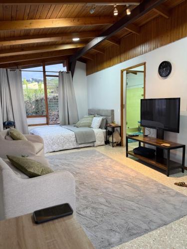 Fully Equipped Cozy Room in Escazu in San Antonio