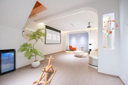 YIXI Grand Family Residence Qujiang - image 2