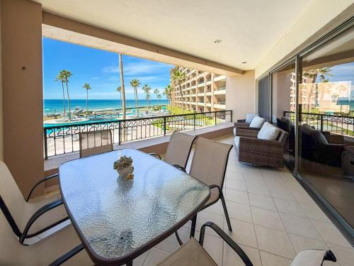 Relaxing Oceanview Condo Pools & Beach E210
