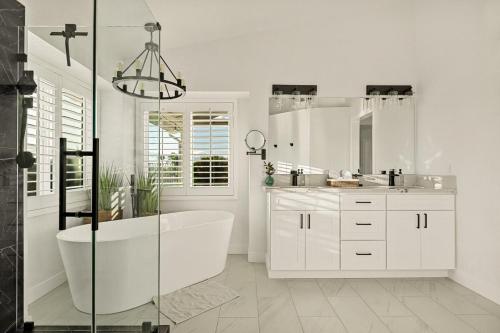 Hilltop Lux in Highland (CA)