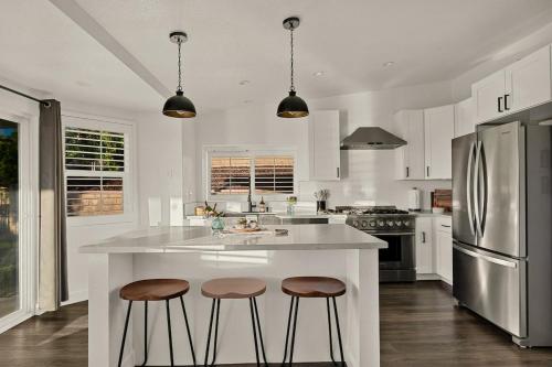 Hilltop Lux in Highland (CA)