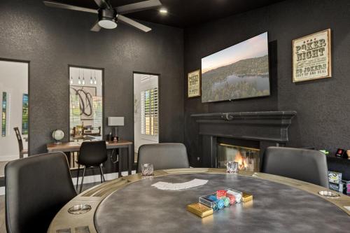 Hilltop Lux in Highland (CA)