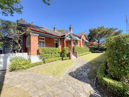Stunning Heritage House - Chatswood Mall & Station - image 2