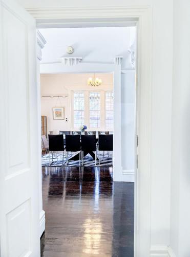 Stunning Heritage House - Chatswood Mall & Station - image 5