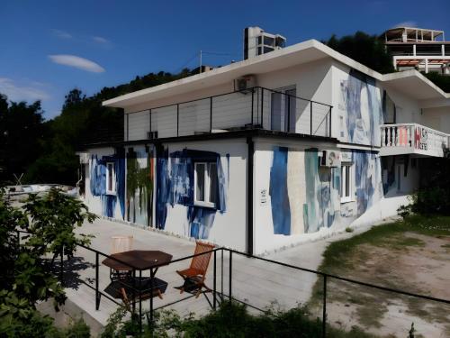 Tampilan eksterior, The High Hostel in Budva