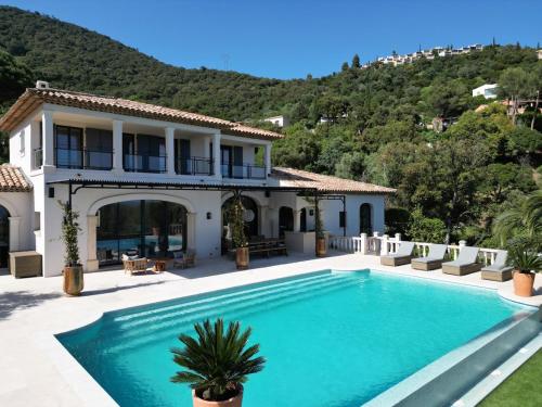 Cavalaire | Vue Mer Infinie & Piscine à débordement