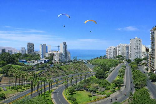 Miraflores NEST Mar y Vista , Ocean View, 2BR, AC, 1000 Mb WiFi, Near Larcomar