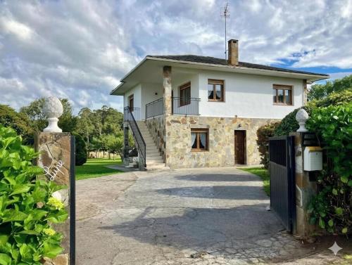 Casa Lupe - Galician Country Retreat near Beaches and Nature