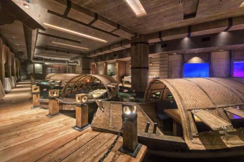 Restaurant, Asia Hotel in Sanlitun Bar St. & Embassy Area