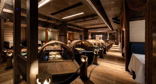 Restaurant, Asia Hotel in Sanlitun Bar St. & Embassy Area
