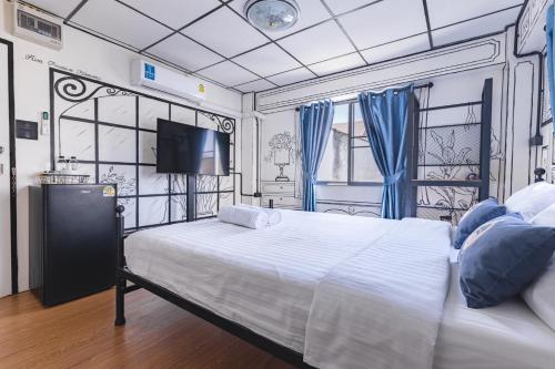 room detail thumbnail 2