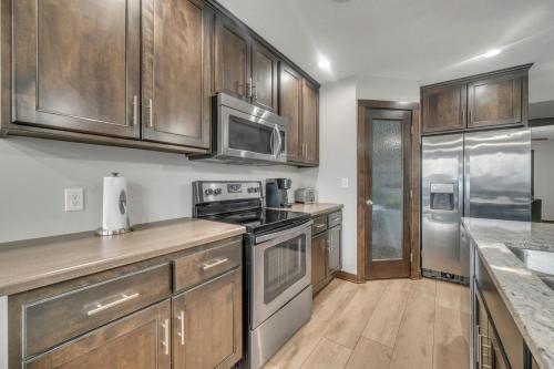 Poolside Retreat at Bridges Bay - image 13