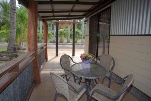 Balcony/terrace, Ivanhoe Village Caravan Resort in Kununurra